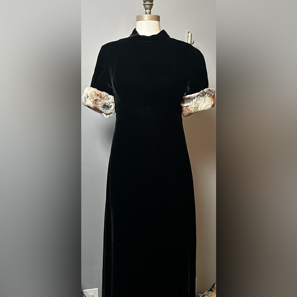 Elegant Black Velvet Maxi Dress with Faux Fur Trim size S to M vintage